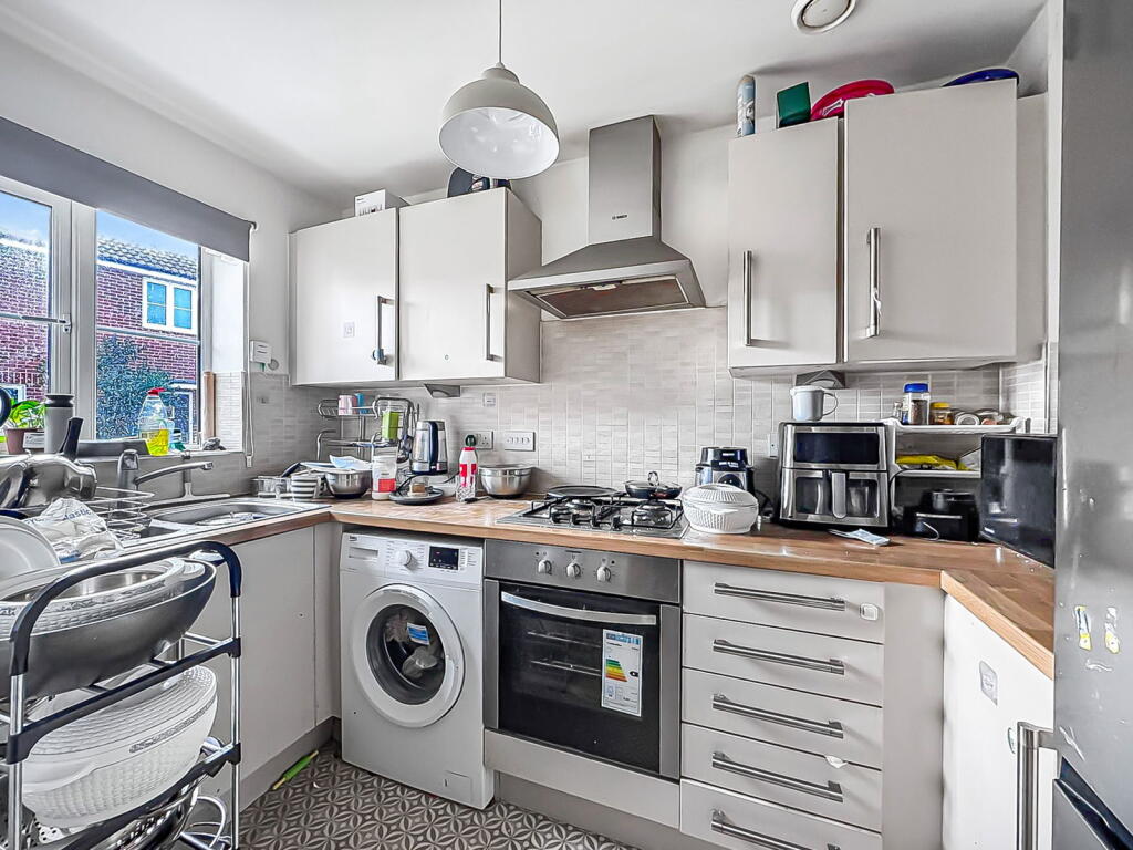 Whitstone Rise, Hardwicke, Gloucester, GL2 4AQ photo 3