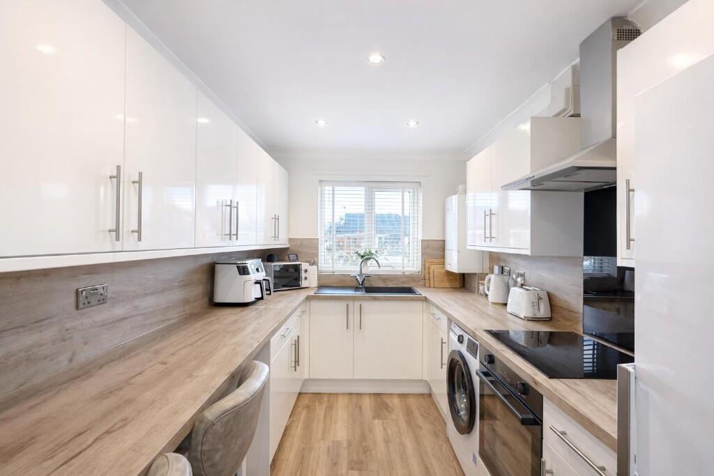 Redland Crescent, Kinsley, WF9 photo 4