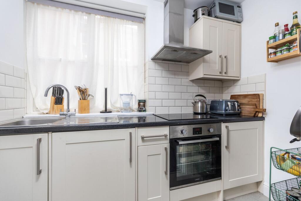 Apartment in Southampton - View 5