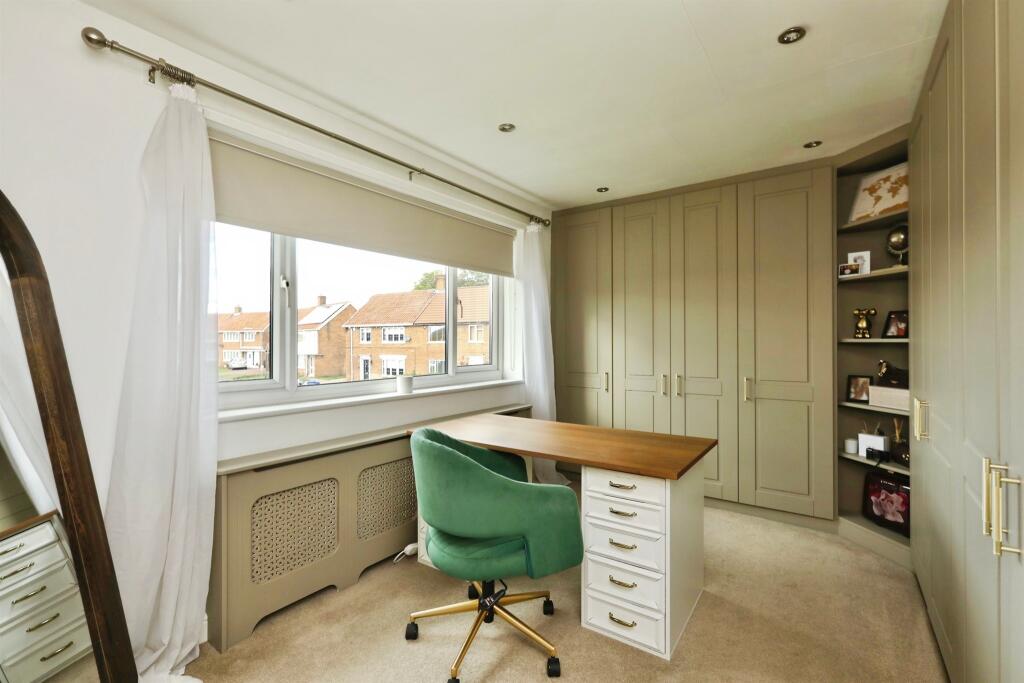 House in Doncaster, Harworth - More