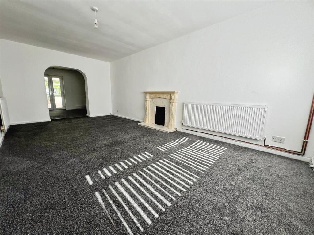 Geelong Close, Bradford, BD2 1EL photo 4