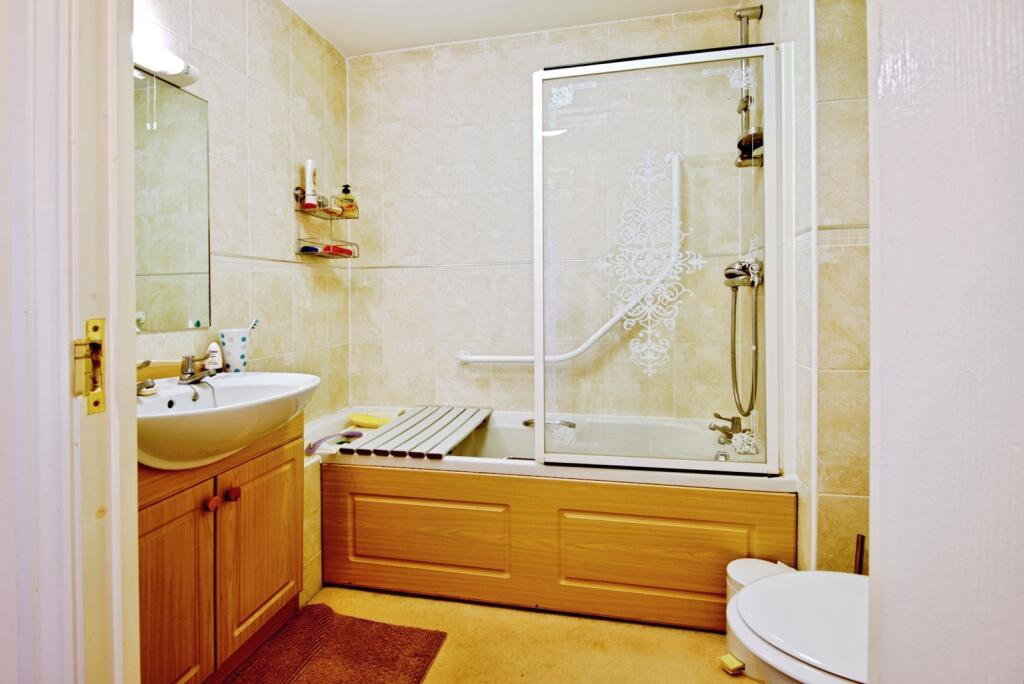 Apartment in Southend-on-Sea - View 4