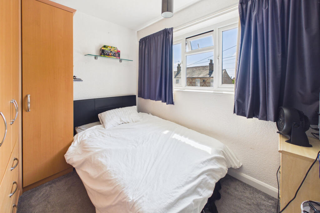 Apartment in Three Rivers, Abbots Langley - More