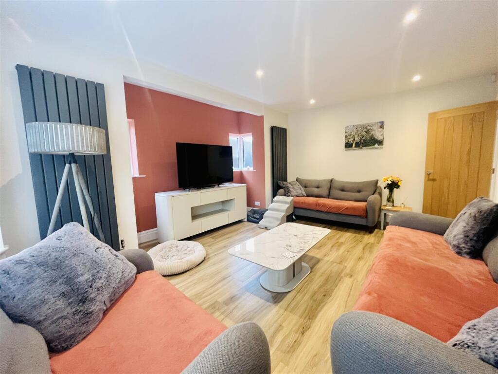 Shaftesbury Avenue, Timperley, Altrincham – další