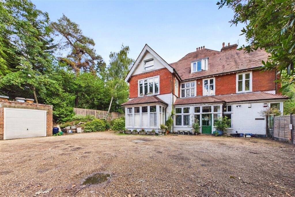 Apartment in Surrey Heath, Surrey