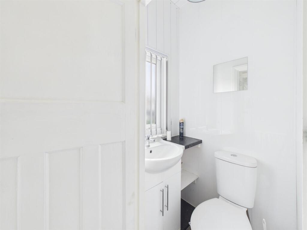 House in Wirral, Liverpool City Region - View 4