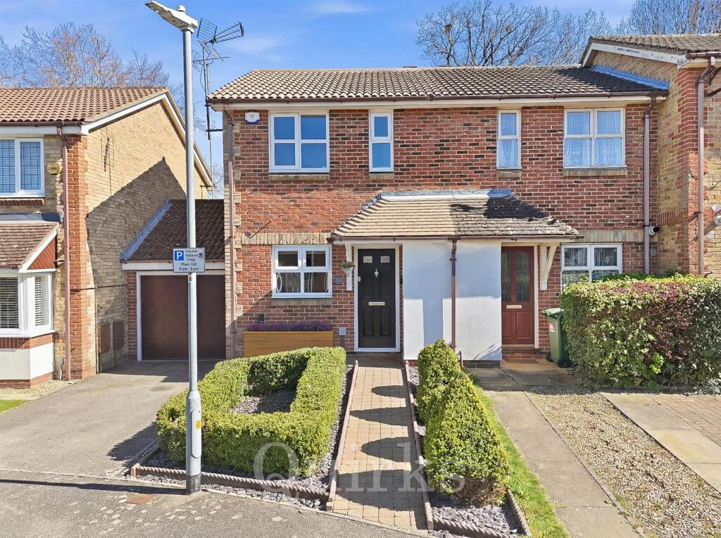 2-bed terraced on Carpenter Close, Billericay, £435,000