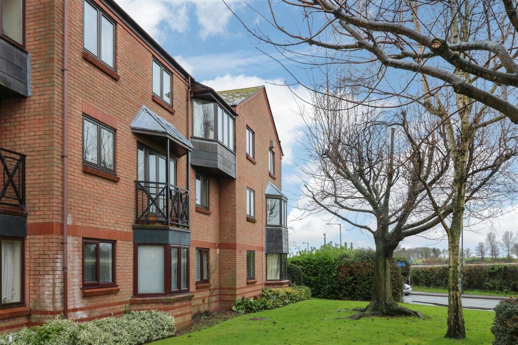 Main image of property: Lammas Walk, Warwick