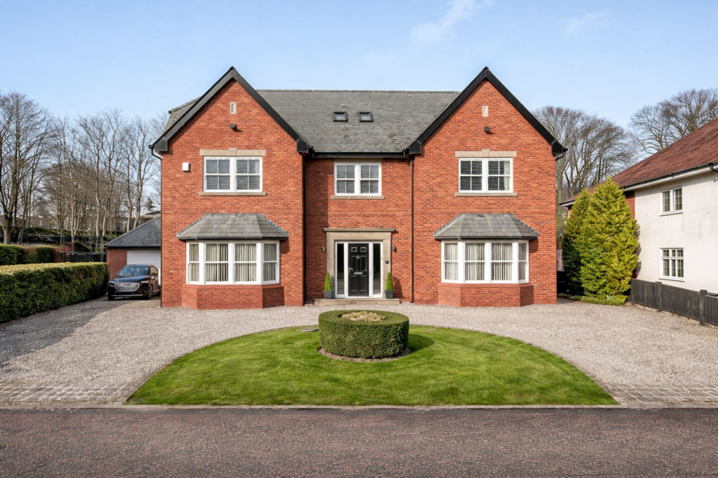 Main image of property: Farington Lodge Gardens, Farington, PR25