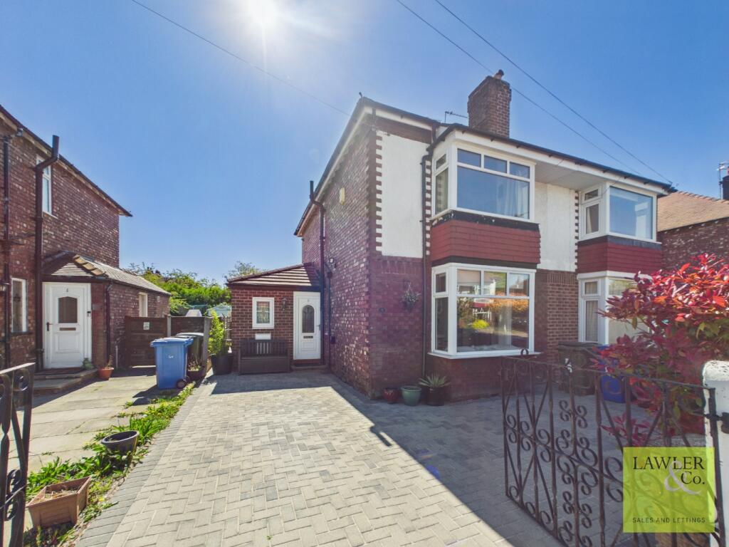 3-bed semi-detached on Chiltern Drive, Stockport, Cheshire, SK2 7BE, £350,000