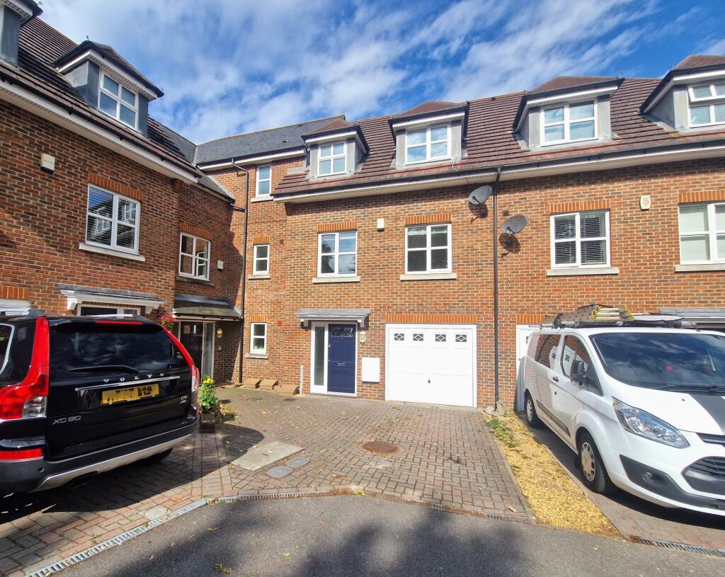 Main image of property: Deanfield Close, Hamble