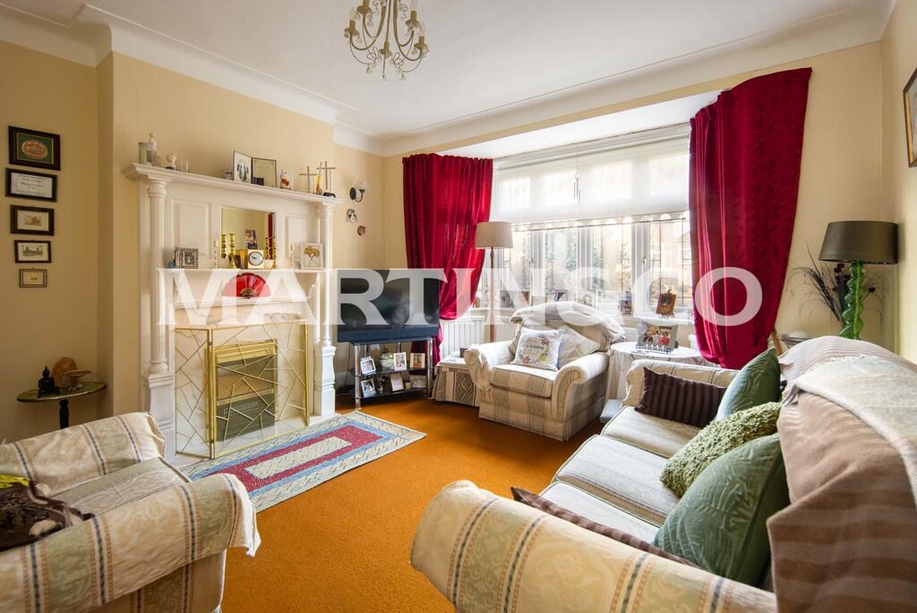 Elm Close photo 2
