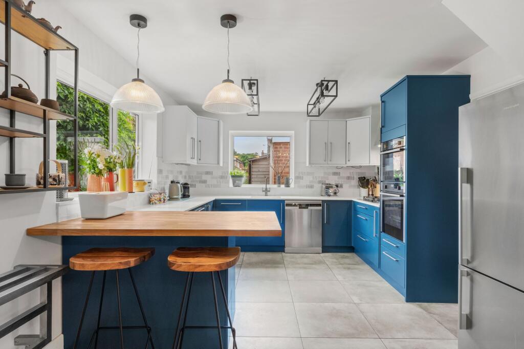 House in Knotty Green, Penn - View 4