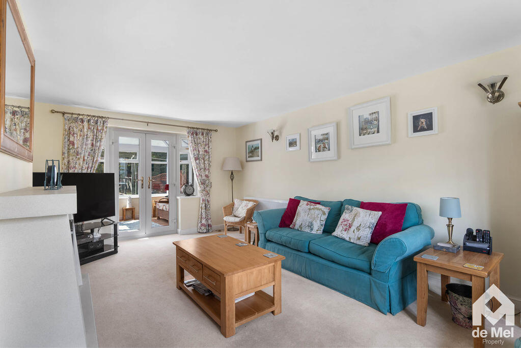 House in Gloucester - View 4