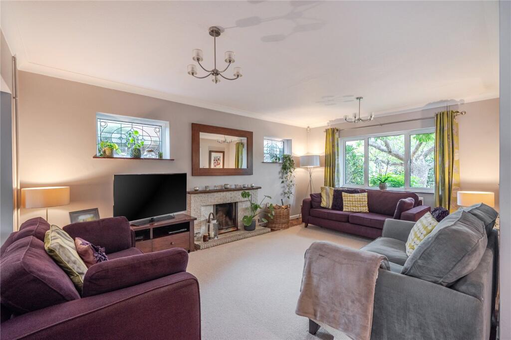 House in Guildford, West Horsley - More