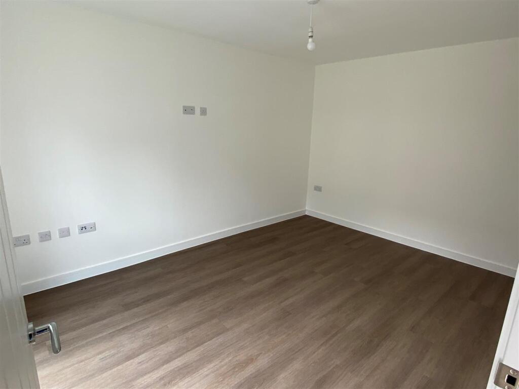 House in Gloucester - View 2