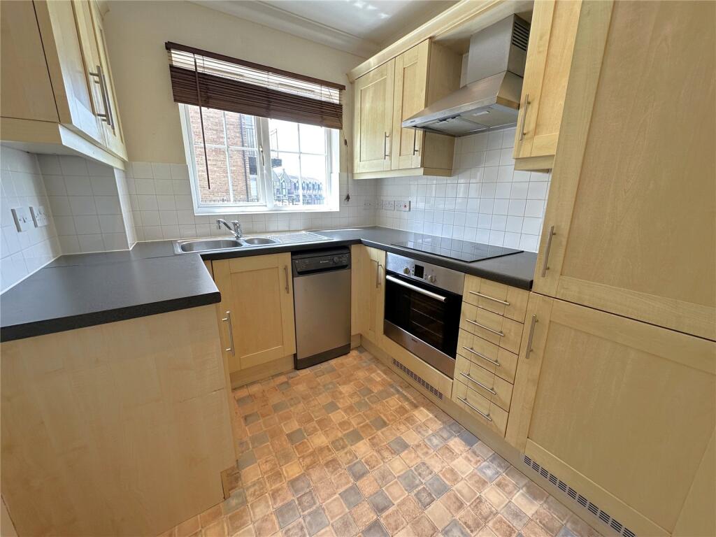 Apartment in Eastbourne, Port Moresby Place, Sovereign Harbour - View 6