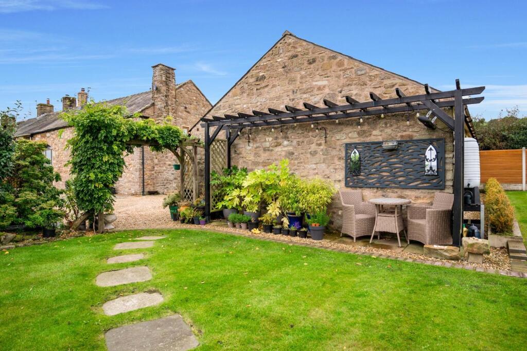 Additional image 46 of Pollard Row, Fence