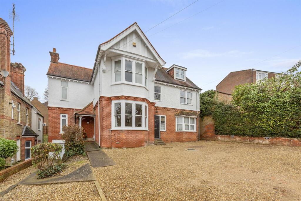 Main image of property: Amersham Hill, High Wycombe