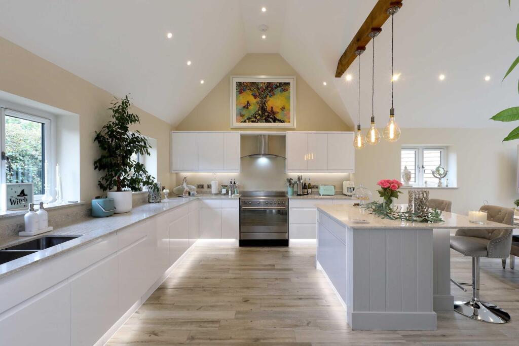 House in Hemel Hempstead - More