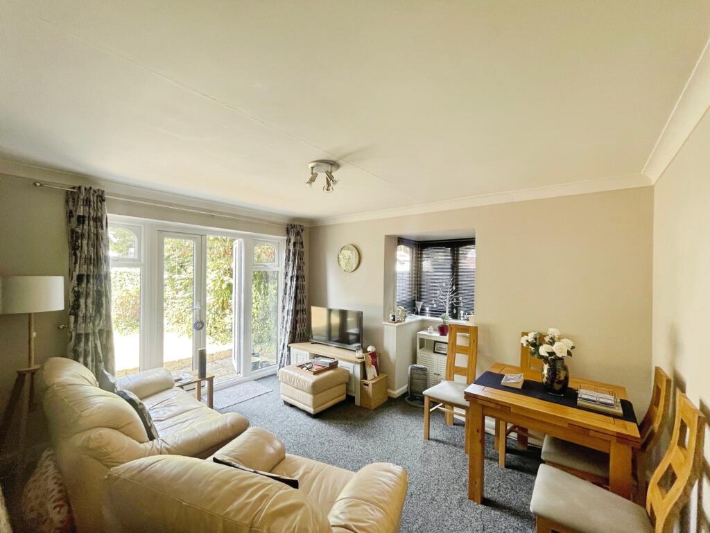 Apartment in Three Rivers, Hertfordshire - View 3