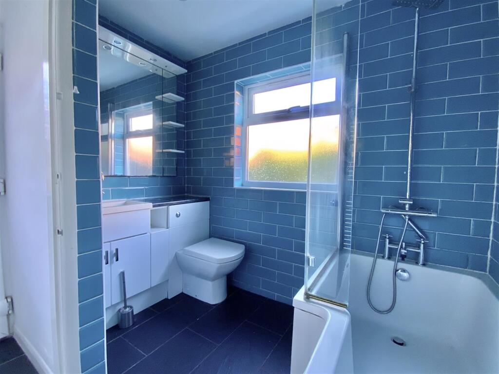 House in Milton Keynes, New Bradwell - More