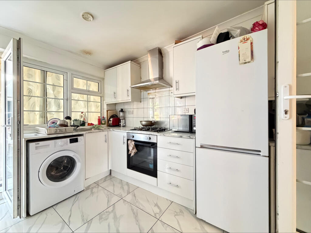 Apartment in Southall - View 5