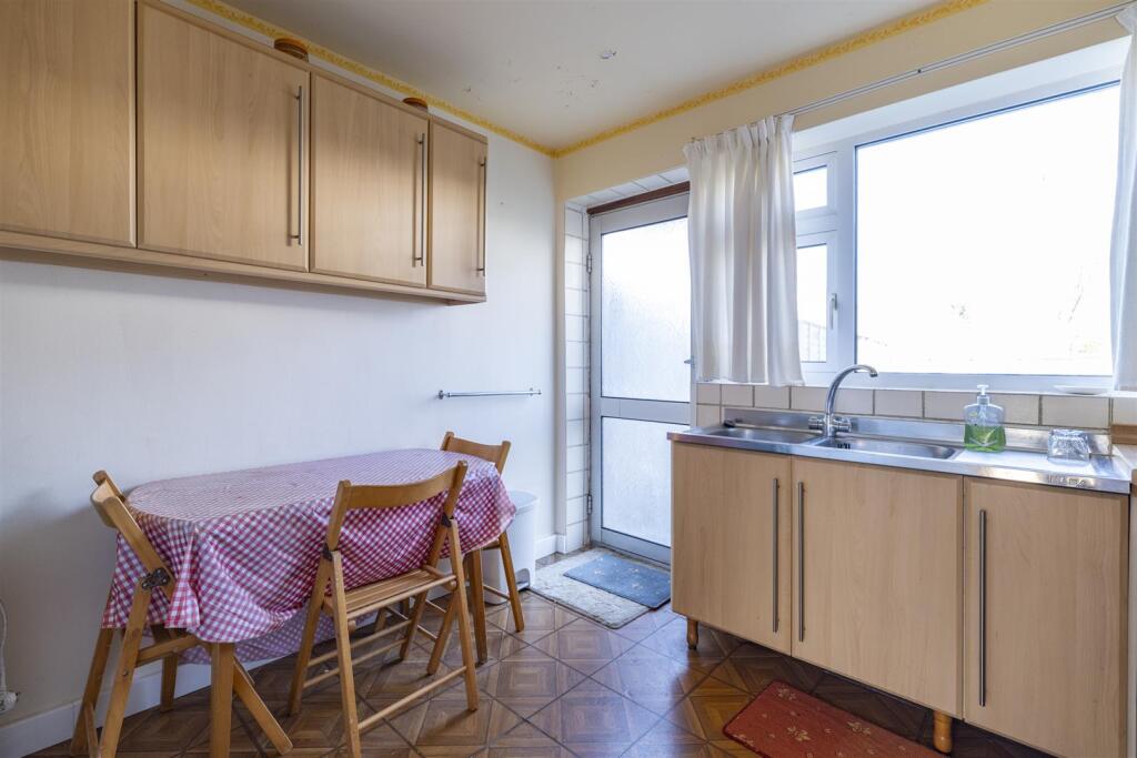 Springfield Way, Cranfield, Bedford photo 3