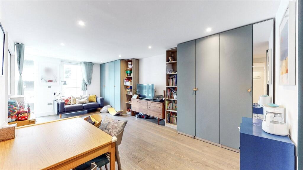Main image of property: 3 Wenlock Road, N1