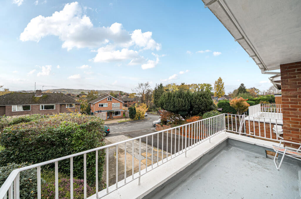 Copt Elm Close, Charlton Kings, Cheltenham photo 2