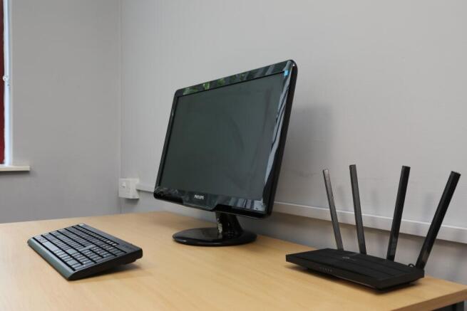 Hot Desk with WiFi