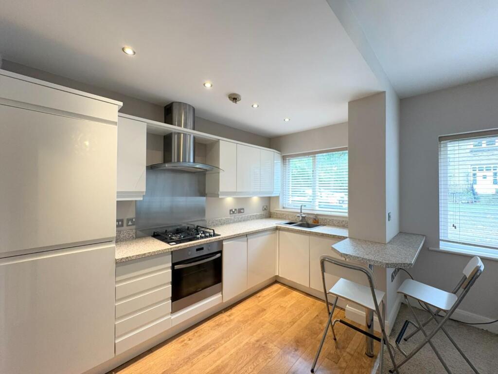 Apartment in Manchester, Whalley Range - View 4