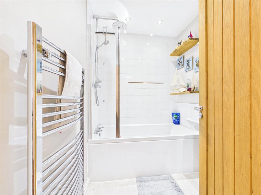 Waterside, Droitwich Spa, Worcestershire, WR9 photo 4