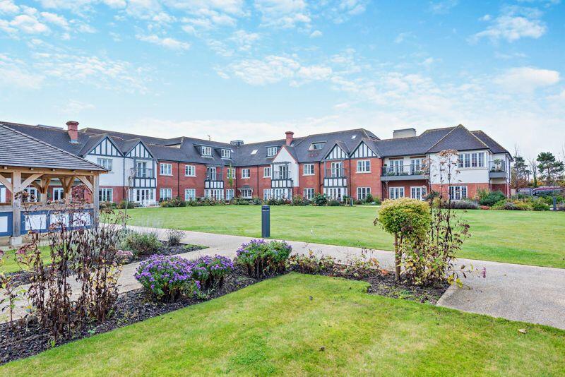 2-bed apartment on 48, Davenport Close, £465,000