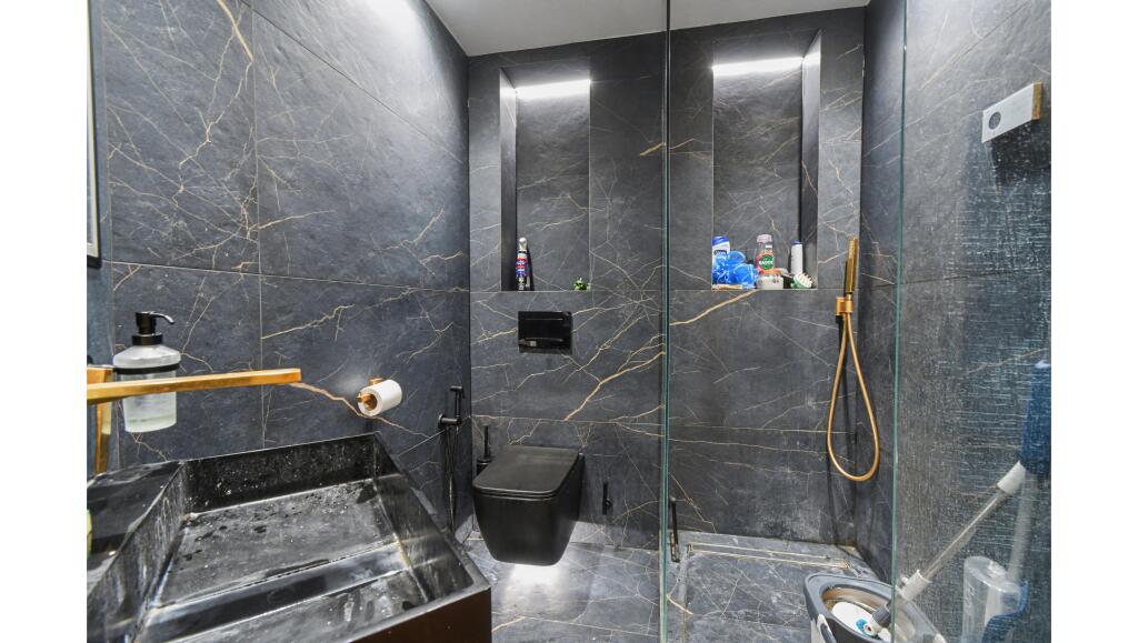 Apartment in Southall - More