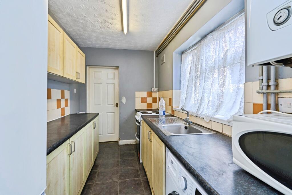 House in Wolverhampton, West Midlands - More