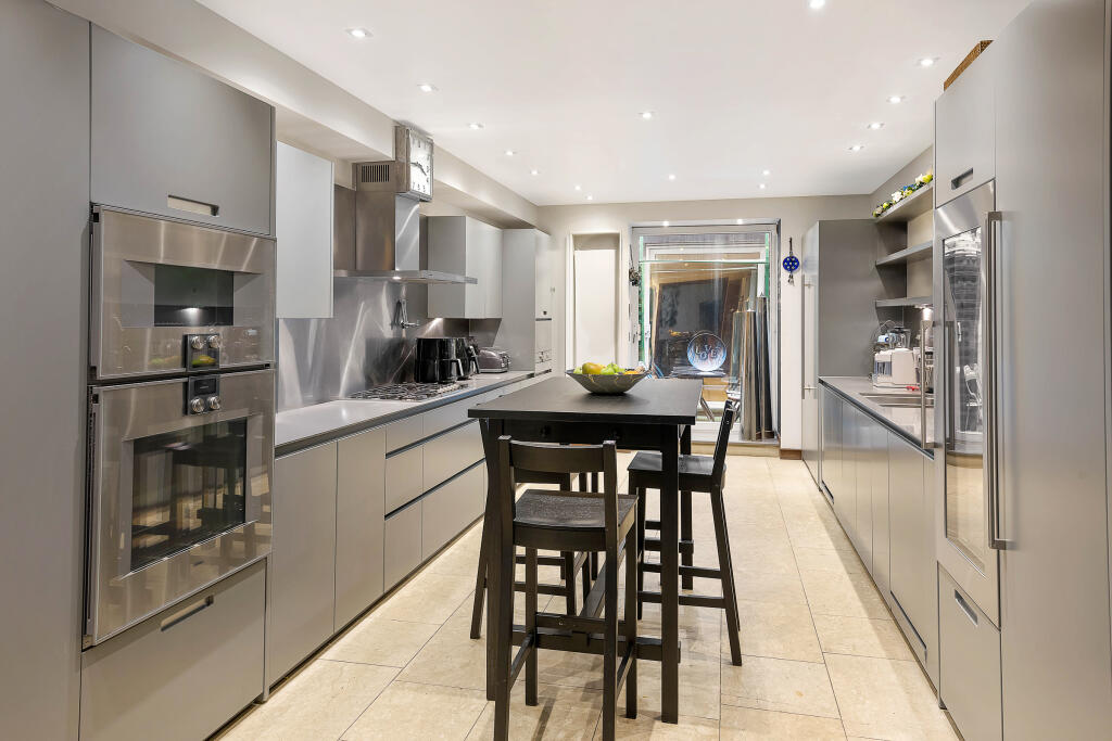 House in London - View 5