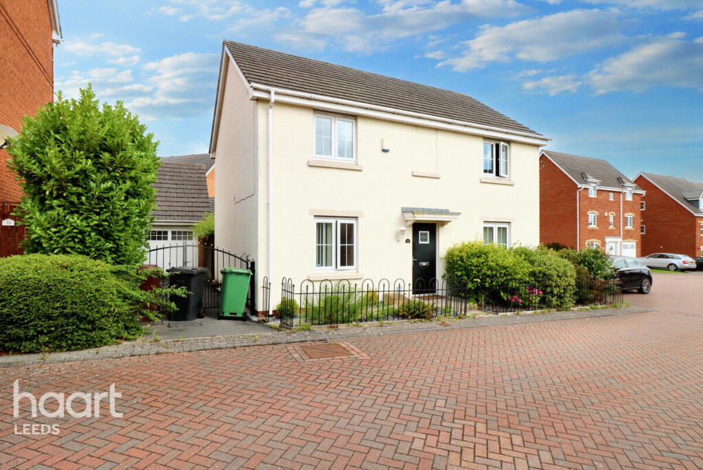 4-bed detached on Willowdale, Leeds, £400,000