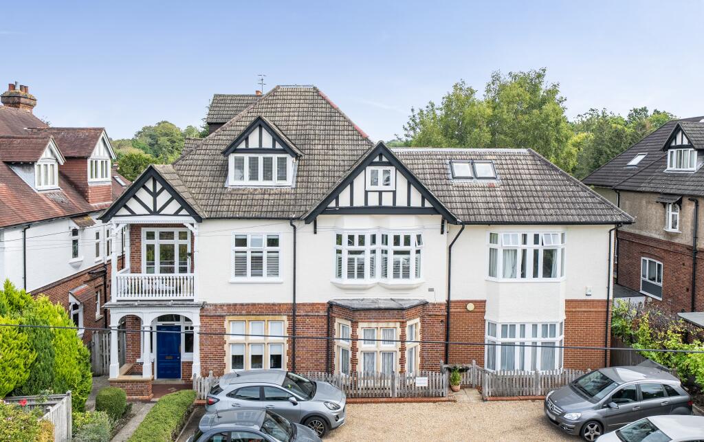 2-bed flat on Warwick Park, Tunbridge Wells, TN2, £485,000