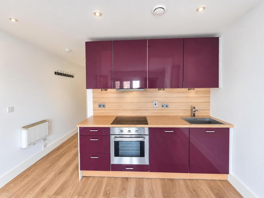 Apartment in Gosport, Hampshire - View 3