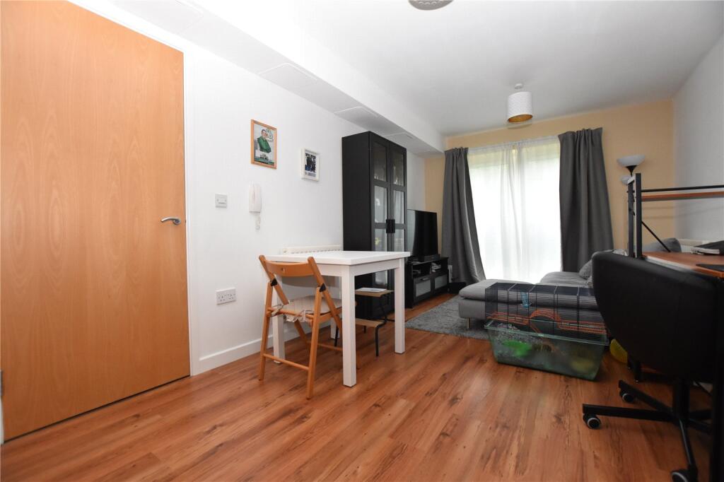 3 Saltaire Court, Ripley Close, East Ardsley, Wakefield, West Yorkshire photo 2