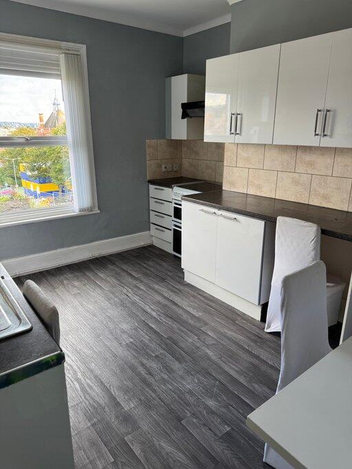 Apartment in Folkestone, Foord - View 4