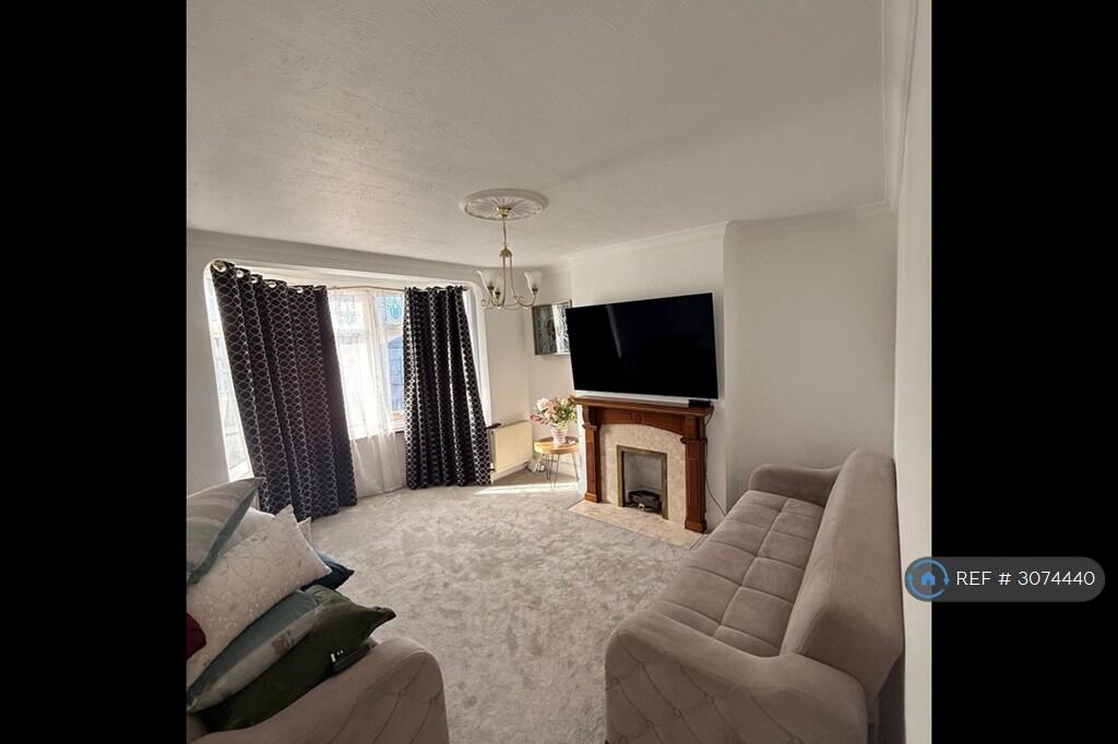 House in Romford - More