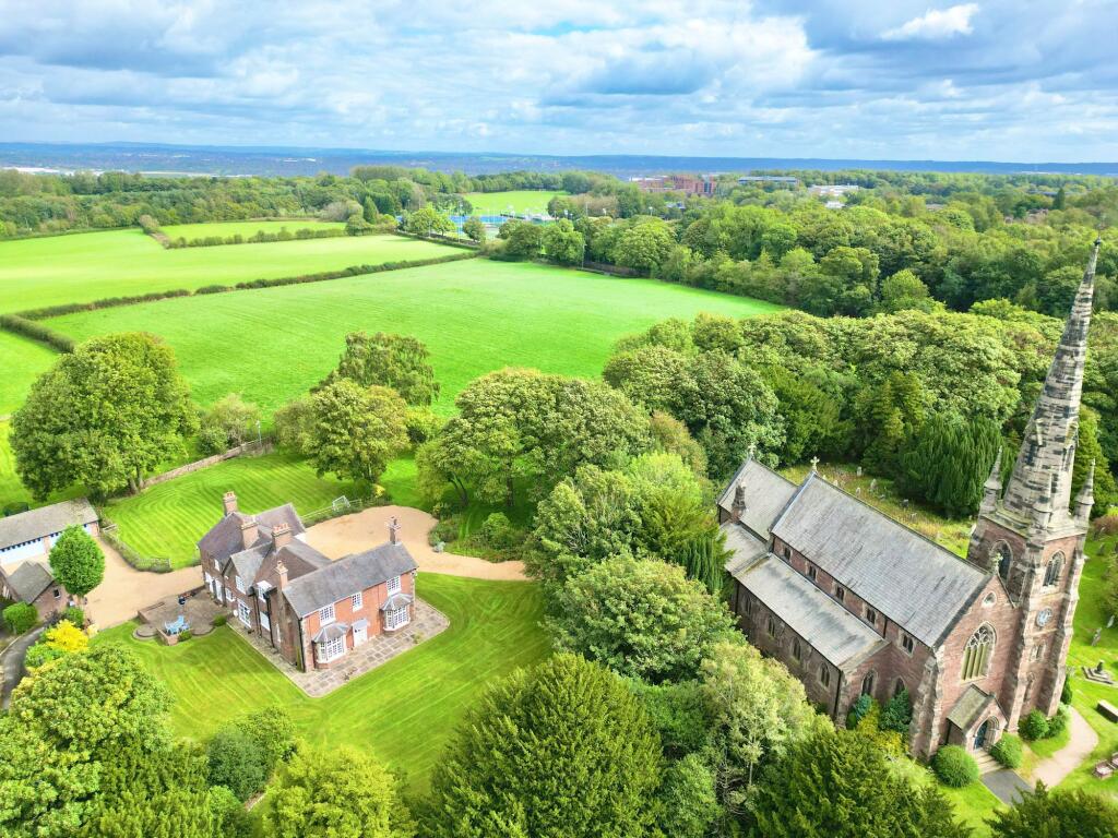 House in Stoke-on-Trent - View 4