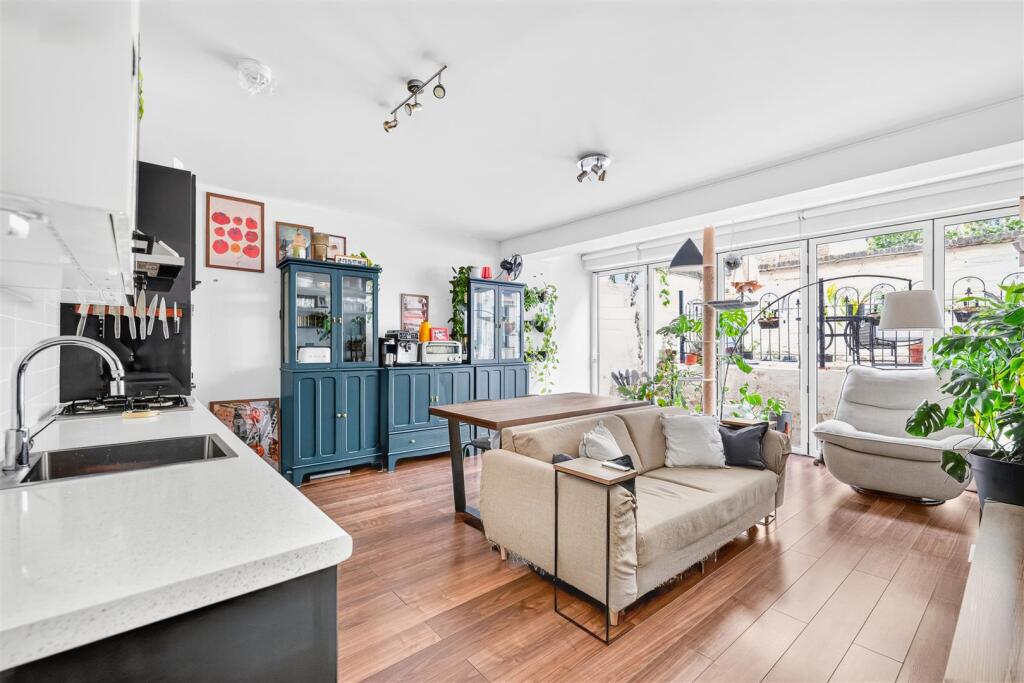 Apartment in London - View 3