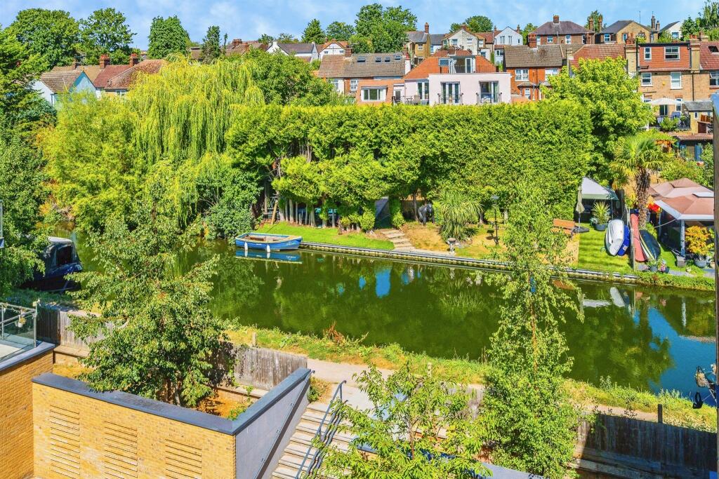 Apartment in Hemel Hempstead - View 4