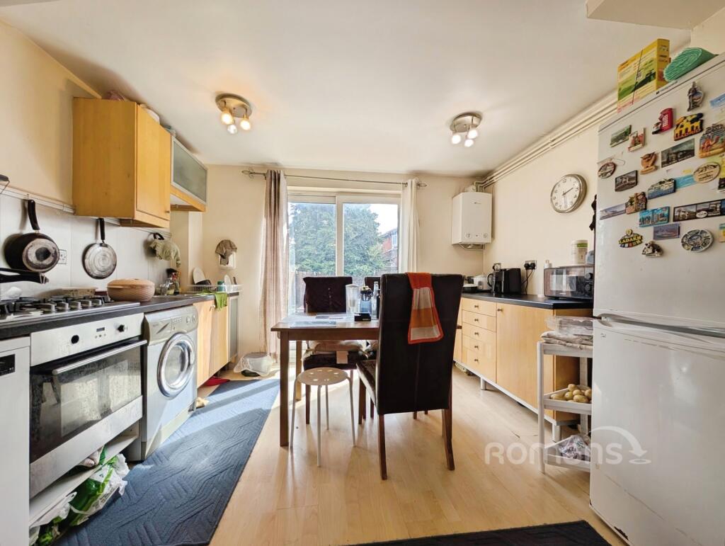 House in Reading, Lower Earley, Earley - More