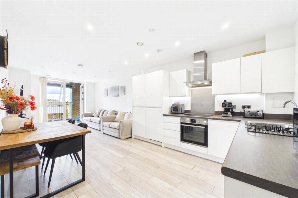Apartment in New Malden, West Barnes - View 4