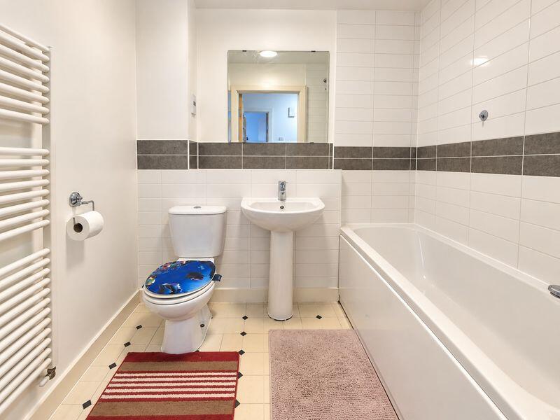 Apartment in Southall - More