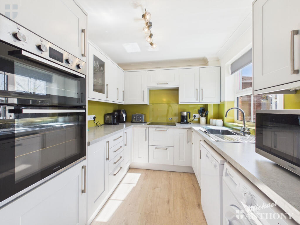 House in Stoke Mandeville, Buckinghamshire - View 4